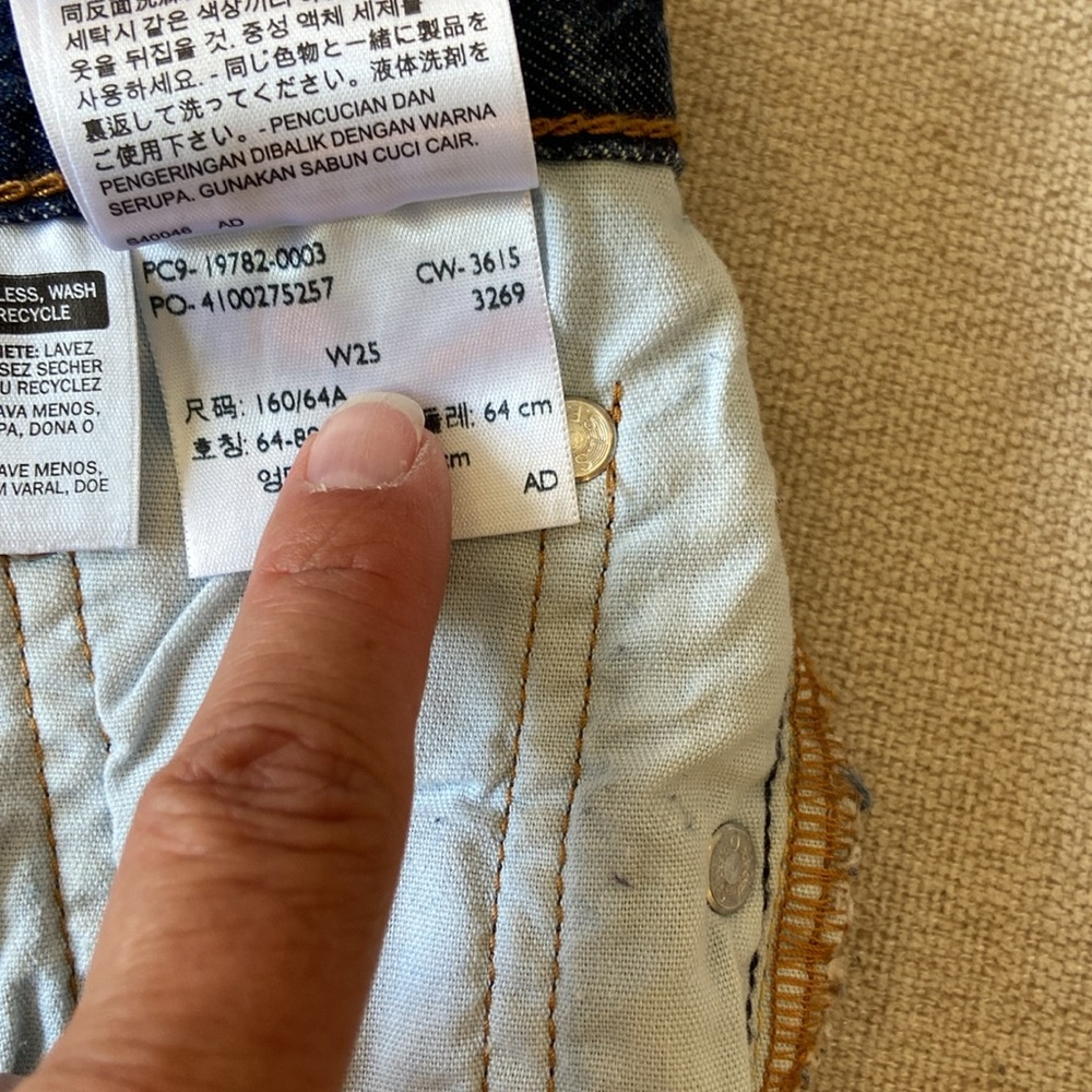 Levi's button-fly size 25 waist, cutoff denim shorts. - Picture 5 of 8